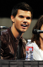 Taylor Lautner : taylor-lautner-1315784608.jpg