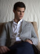 Taylor Lautner : taylor-lautner-1327538159.jpg