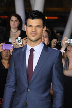 Taylor Lautner : taylor-lautner-1327538287.jpg