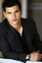 Taylor Lautner : taylor-lautner-1327688882.jpg