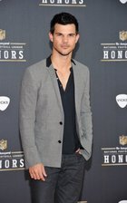 Taylor Lautner : taylor-lautner-1330367198.jpg