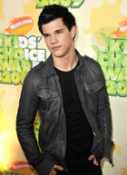 Taylor Lautner : taylor-lautner-1336187511.jpg