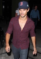 Taylor Lautner : taylor-lautner-1349020486.jpg