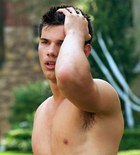 Taylor Lautner : taylor-lautner-1358399115.jpg