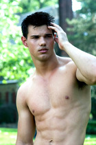 Taylor Lautner : taylor-lautner-1358399245.jpg