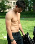 Taylor Lautner : taylor-lautner-1358399273.jpg