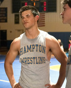 Taylor Lautner : taylor-lautner-1359220765.jpg