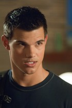 Taylor Lautner : taylor-lautner-1359220772.jpg