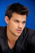 Taylor Lautner : taylor-lautner-1363496322.jpg