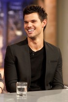 Taylor Lautner : taylor-lautner-1365367845.jpg