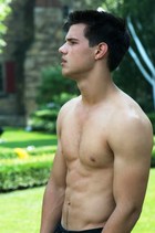 Taylor Lautner : taylor-lautner-1372623511.jpg