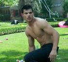 Taylor Lautner : taylor-lautner-1383589040.jpg