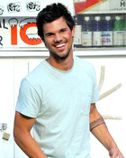 Taylor Lautner : taylor-lautner-1387546949.jpg