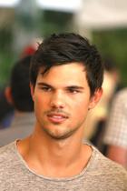 Taylor Lautner : taylor-lautner-1397144112.jpg