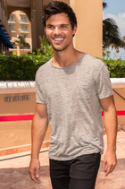 Taylor Lautner : taylor-lautner-1408464678.jpg