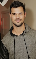 Taylor Lautner : taylor-lautner-1502959941.jpg