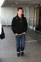 Taylor Lautner : taylor_lautner_1233519408.jpg