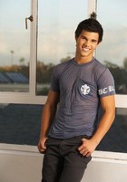 Taylor Lautner : taylor_lautner_1234635949.jpg