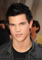 Taylor Lautner : taylor_lautner_1238976801.jpg