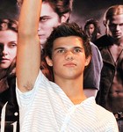 Taylor Lautner : taylor_lautner_1259203889.jpg