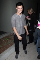 Taylor Lautner : taylor_lautner_1261015360.jpg