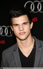 Taylor Lautner : taylor_lautner_1266773210.jpg