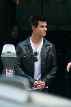 Taylor Lautner : taylor_lautner_1266867900.jpg