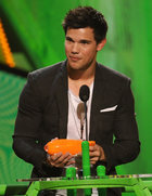 Taylor Lautner : taylor_lautner_1292625652.jpg