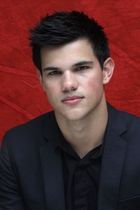 Taylor Lautner : taylor_lautner_1294653176.jpg