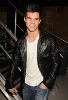 Taylor Lautner : taylor_lautner_1294847605.jpg