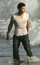 Taylor Lautner : taylor_lautner_1295483991.jpg