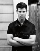 Taylor Lautner : taylor_lautner_1295566482.jpg