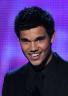 Taylor Lautner : taylor_lautner_1297988444.jpg