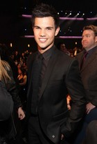 Taylor Lautner : taylor_lautner_1297988462.jpg