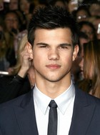 Taylor Lautner : taylor_lautner_1308926812.jpg