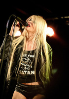 Taylor Momsen : taylor-momsen-1333648719.jpg