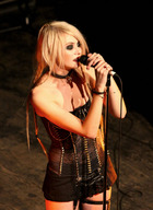 Taylor Momsen : taylor-momsen-1333649009.jpg