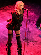 Taylor Momsen : taylor-momsen-1333649015.jpg