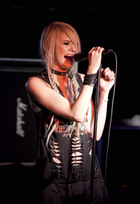 Taylor Momsen : taylor-momsen-1333759365.jpg