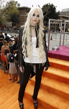 Taylor Momsen : taylor-momsen-1334171497.jpg