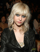 Taylor Momsen : taylor_momsen_1259975638.jpg