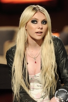 Taylor Momsen : taylor_momsen_1277268827.jpg