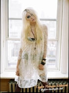 Taylor Momsen : taylor_momsen_1277268841.jpg