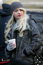 Taylor Momsen : taylor_momsen_1279397166.jpg