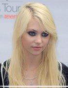 Taylor Momsen : taylor_momsen_1279397184.jpg