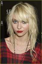 Taylor Momsen : taylor_momsen_1279397272.jpg