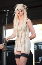 Taylor Momsen : taylor_momsen_1282492561.jpg