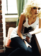 Taylor Momsen : taylor_momsen_1289324243.jpg