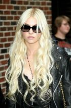 Taylor Momsen : taylor_momsen_1290882676.jpg