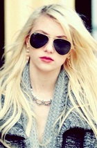 Taylor Momsen : taylor_momsen_1294291983.jpg